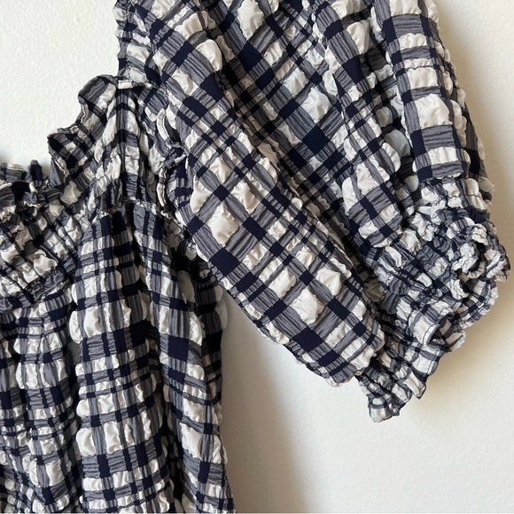 Solid and striped dress - Picture 1 of 7